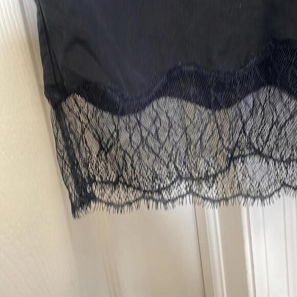 Aritzia - Wilfred - 100% Silk Elegant Boxie Lace Hem Women's Top - Black - Small - Picture 4 of 10